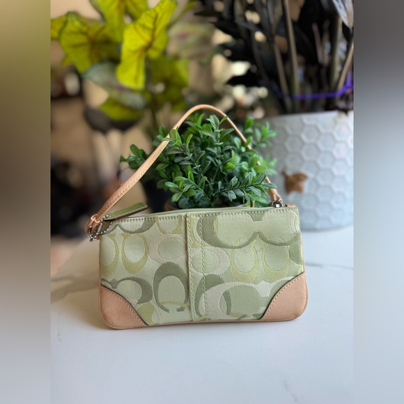 Coach Optic Green Wristlet Rare 🐞 💎 Vintage - Picture 1 of 12
